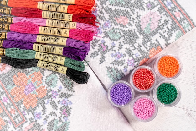 Próbki haftów i próbki nici